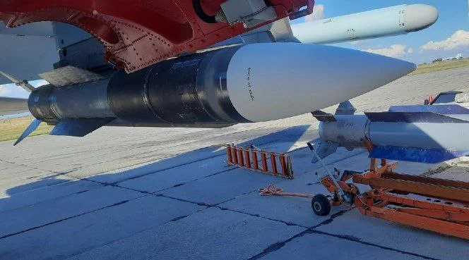 Авиационная ракета класса "воздух-воздух" большой дальности Р-37М (Фото 256)