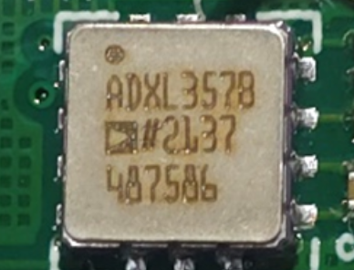 Low-noise 3-axis MEMS accelerometer