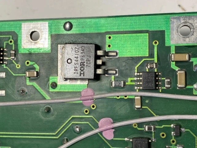 MOSFET type transistor