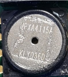  Built-in silicon pressure sensor for measuring absolute pressure in the altimeter or barometer manifold