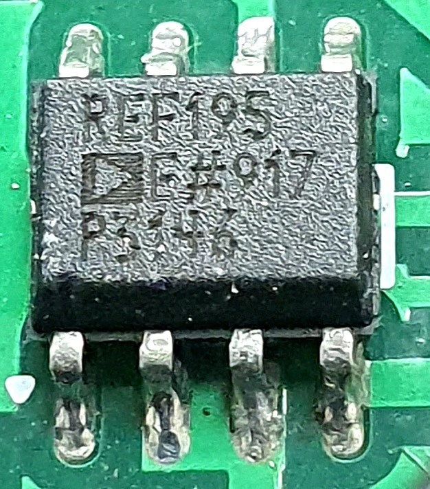 Micropower precision reference voltage source