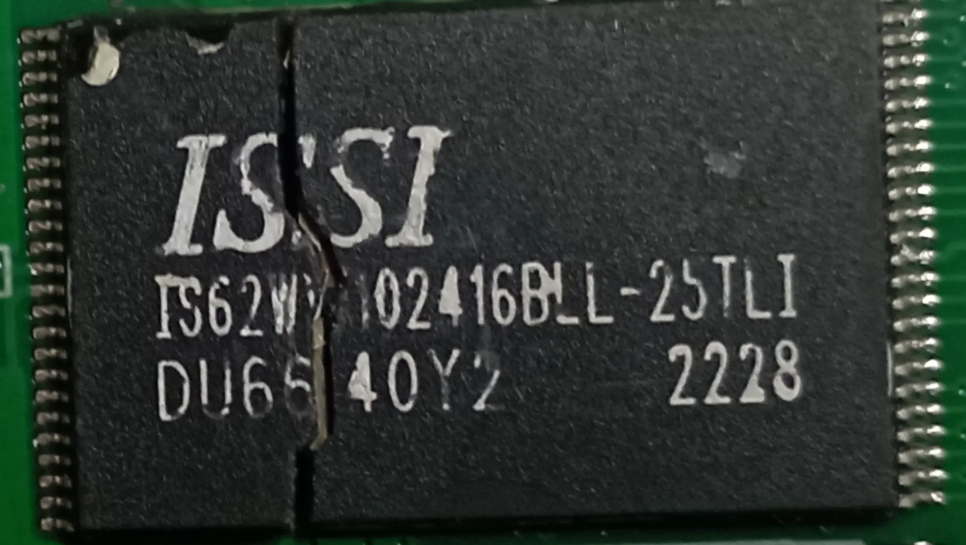 1M x 16 HIGH-SPEED LOW POWER ASYNCHRONOUS CMOS STATIC RAM (Фото 256)