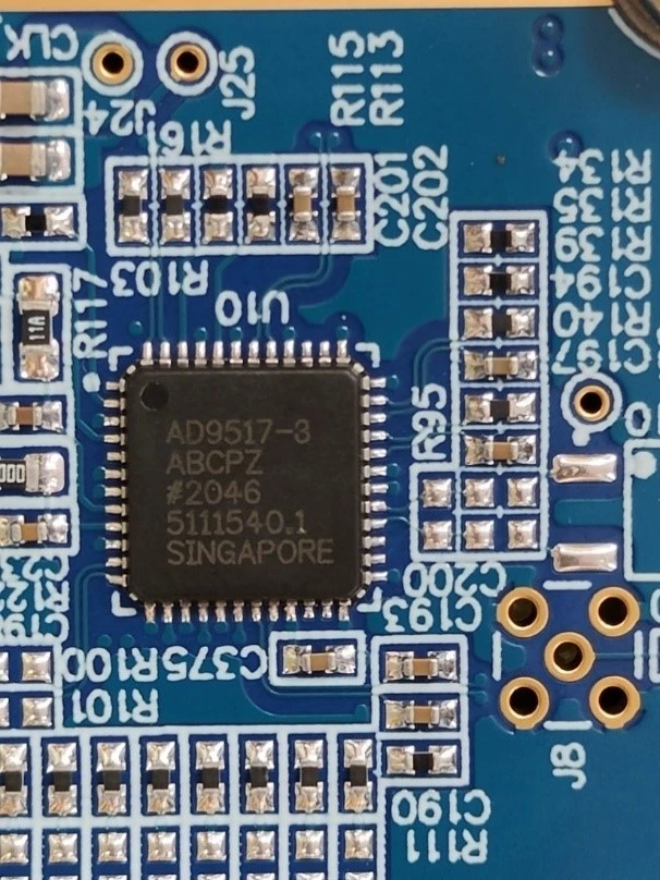 Clock frequency generator with 12 outputs and built-in