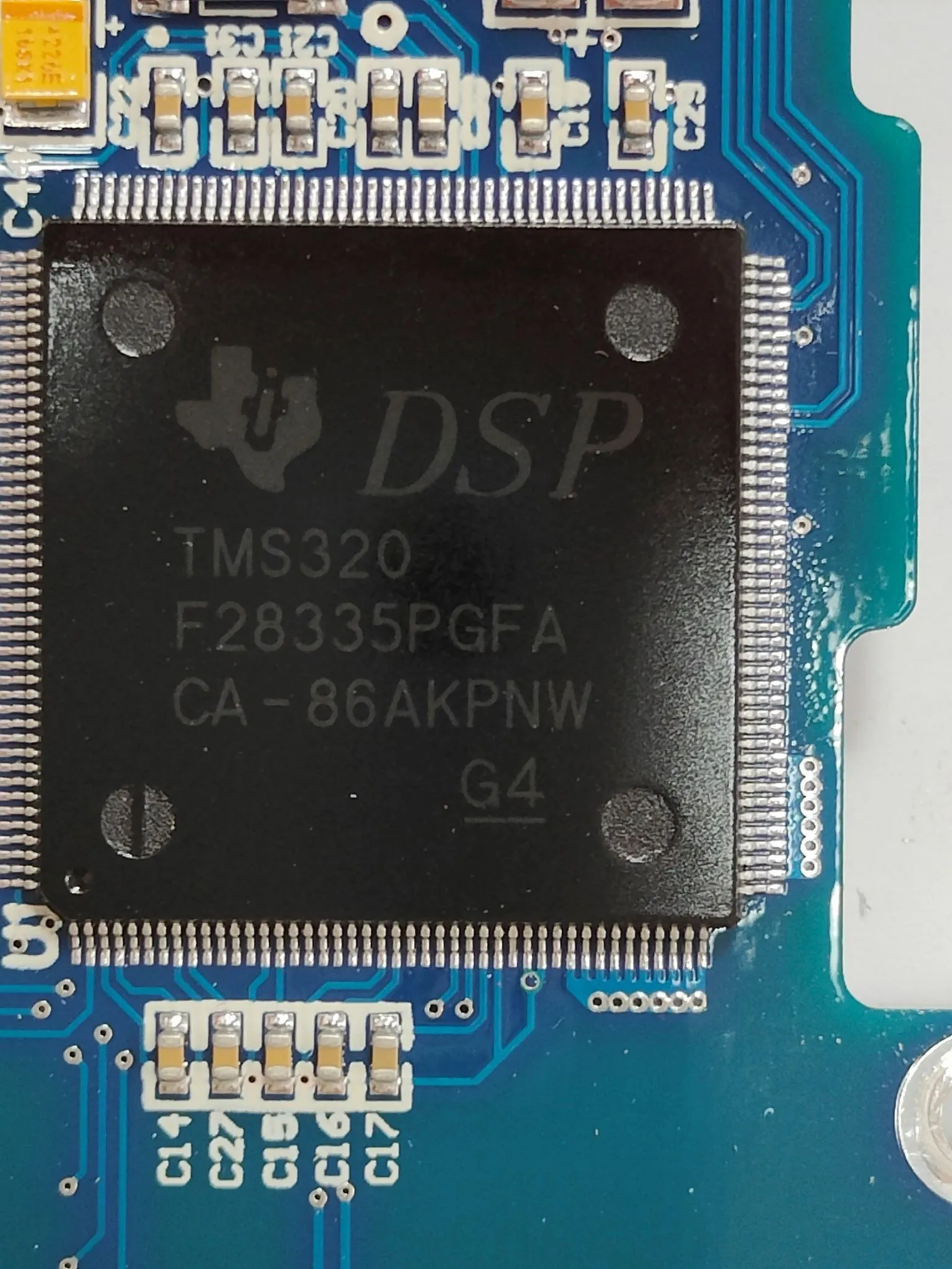 Real-time microcontroller with DSP connection manager