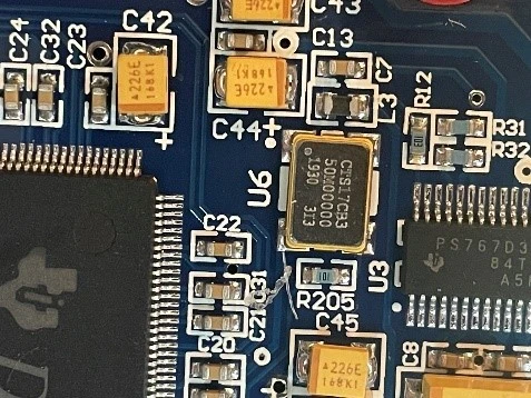 Clock oscillator (Photo 256)