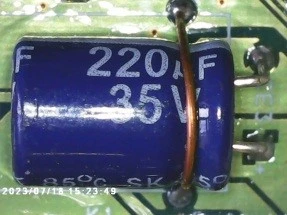 Electrolytic capacitor (Photo 256)