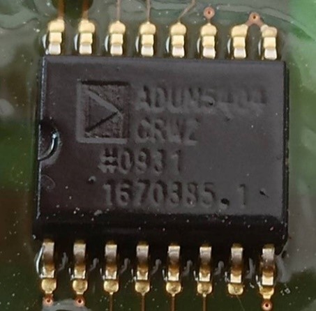  Four-channel 2.5 kV isolators with a built-in DC-DC converter