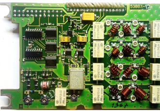 Low-voltage two-channel single-pole switch for two directions    