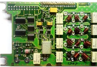 Low-voltage two-channel single-pole switch for two directions