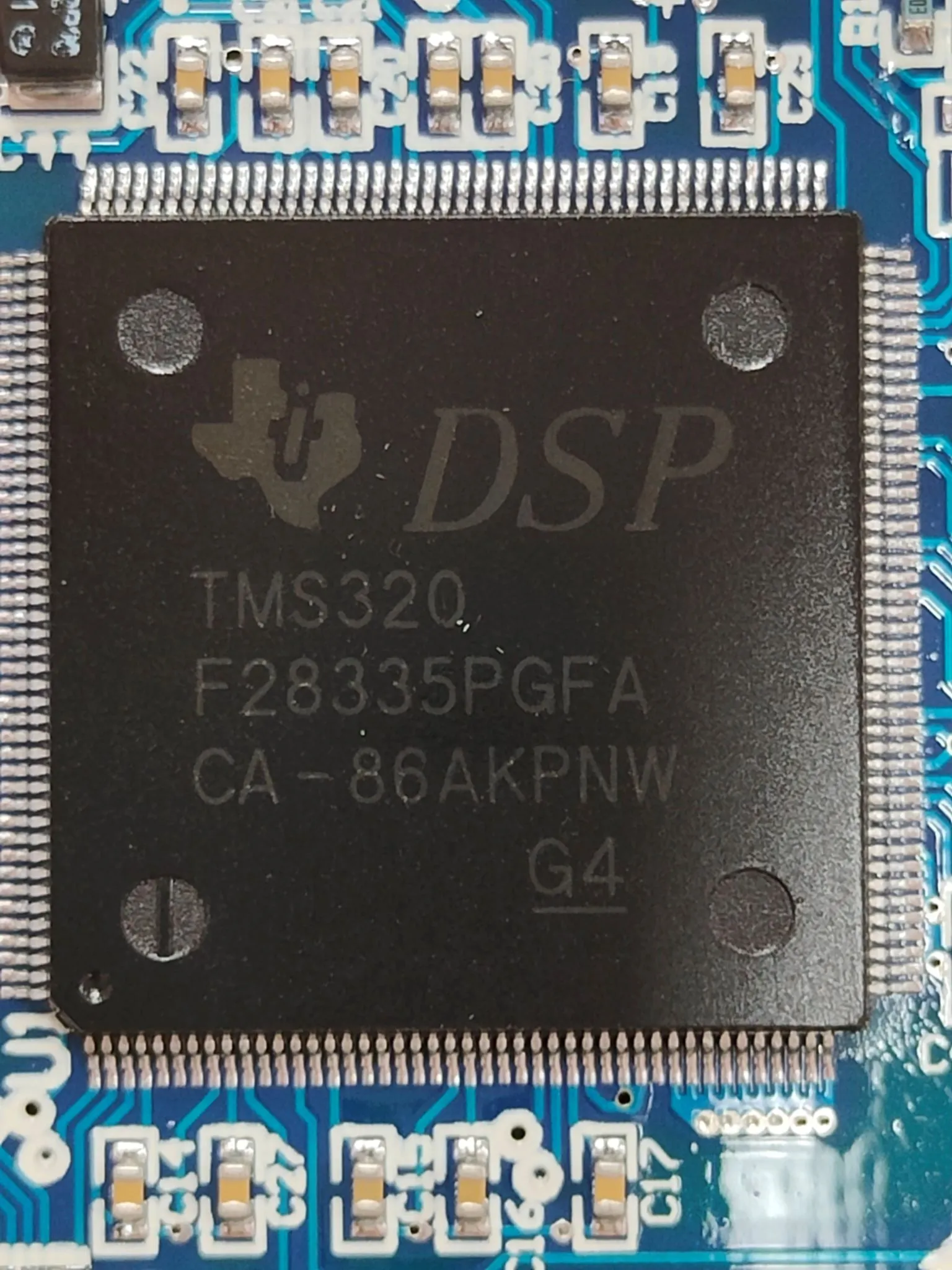 Real-time microcontroller with DSP connection manager