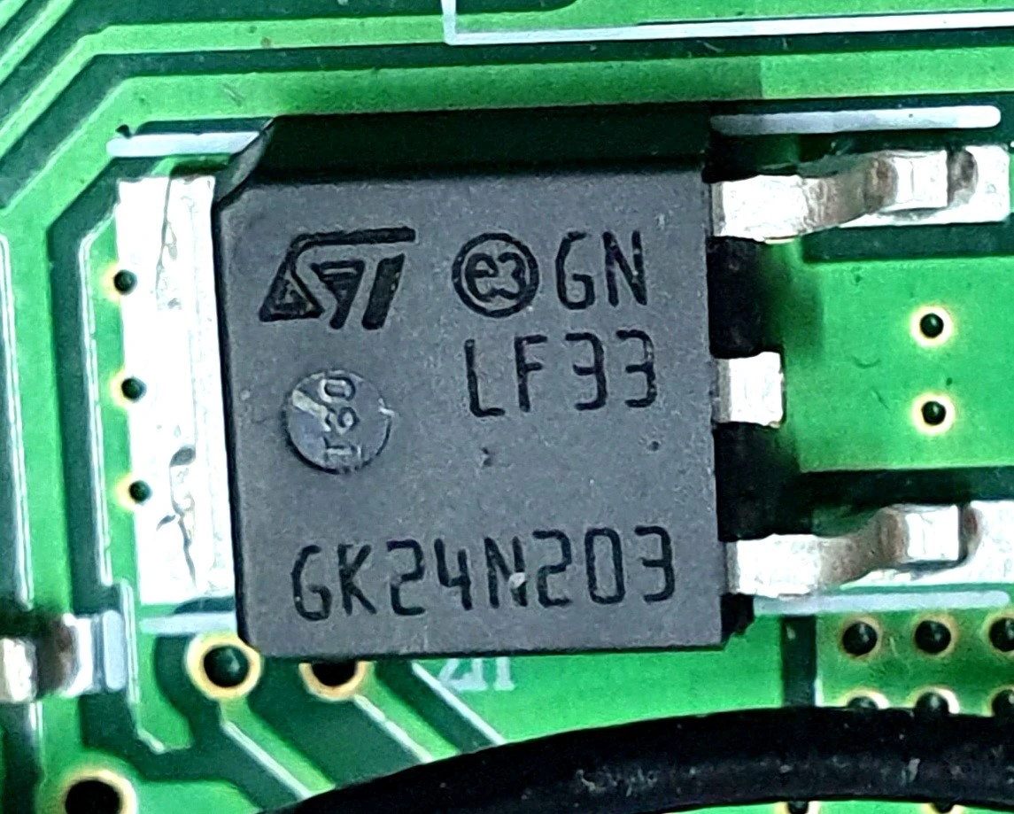 Voltage regulator (Photo 256)