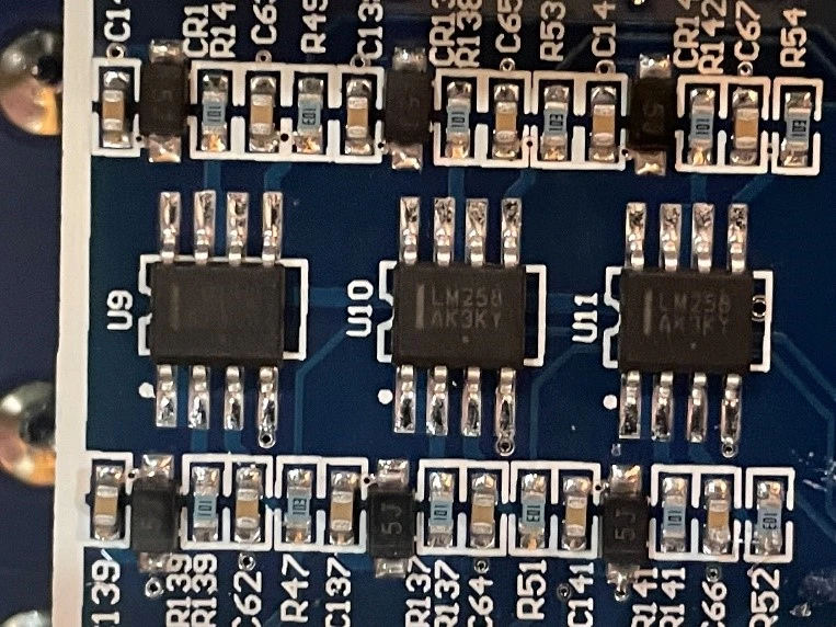 Dual operational amplifier with a single power supply