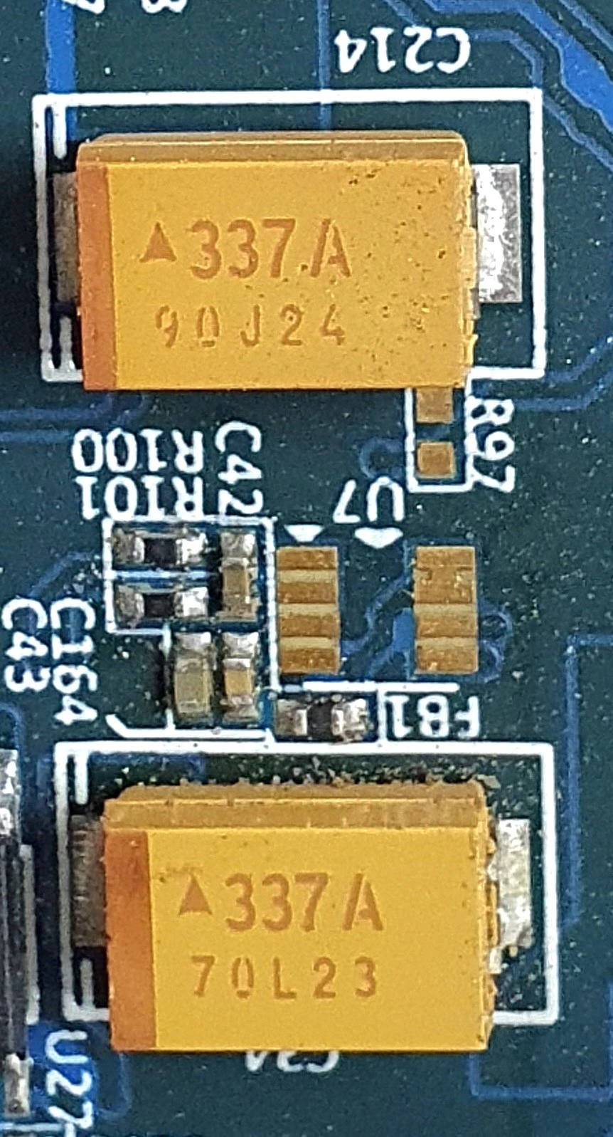 Tantalum capacitors (Photo 256)