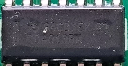 Dual CMOS D-type flip-flop