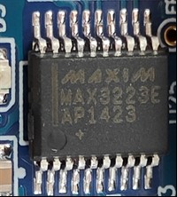 RS-232 transceiver with automatic shutdown