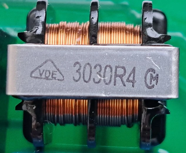 UU-type in-phase choke for suppression of pulses and linear filters of power sources