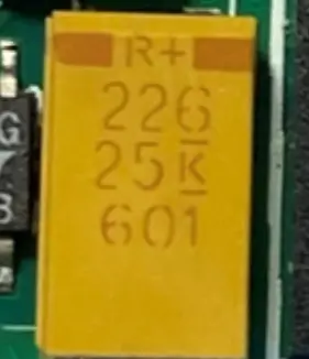 Tantalum SMD capacitor (Photo 256)