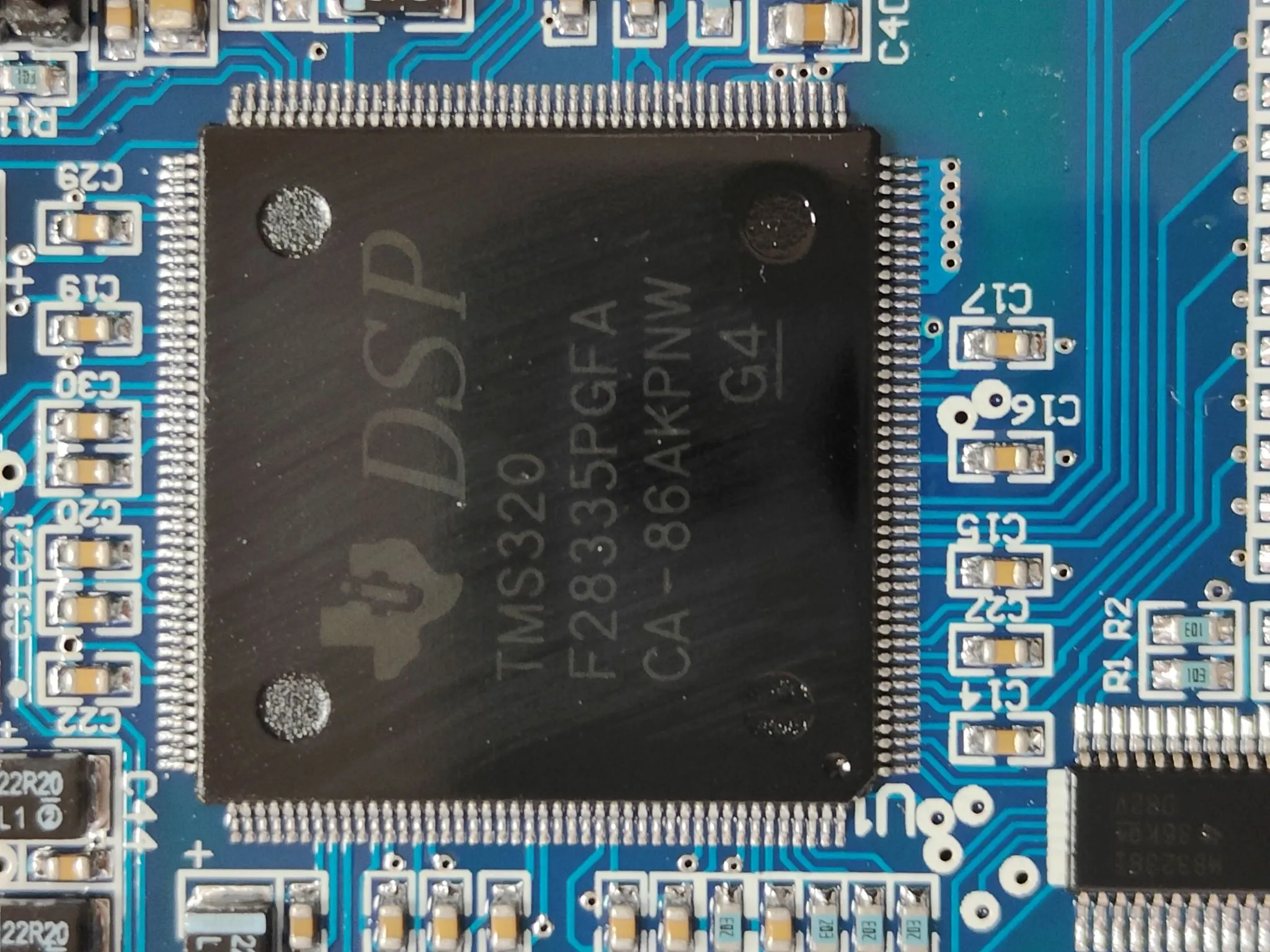 Real-time microcontroller with DSP connection manager