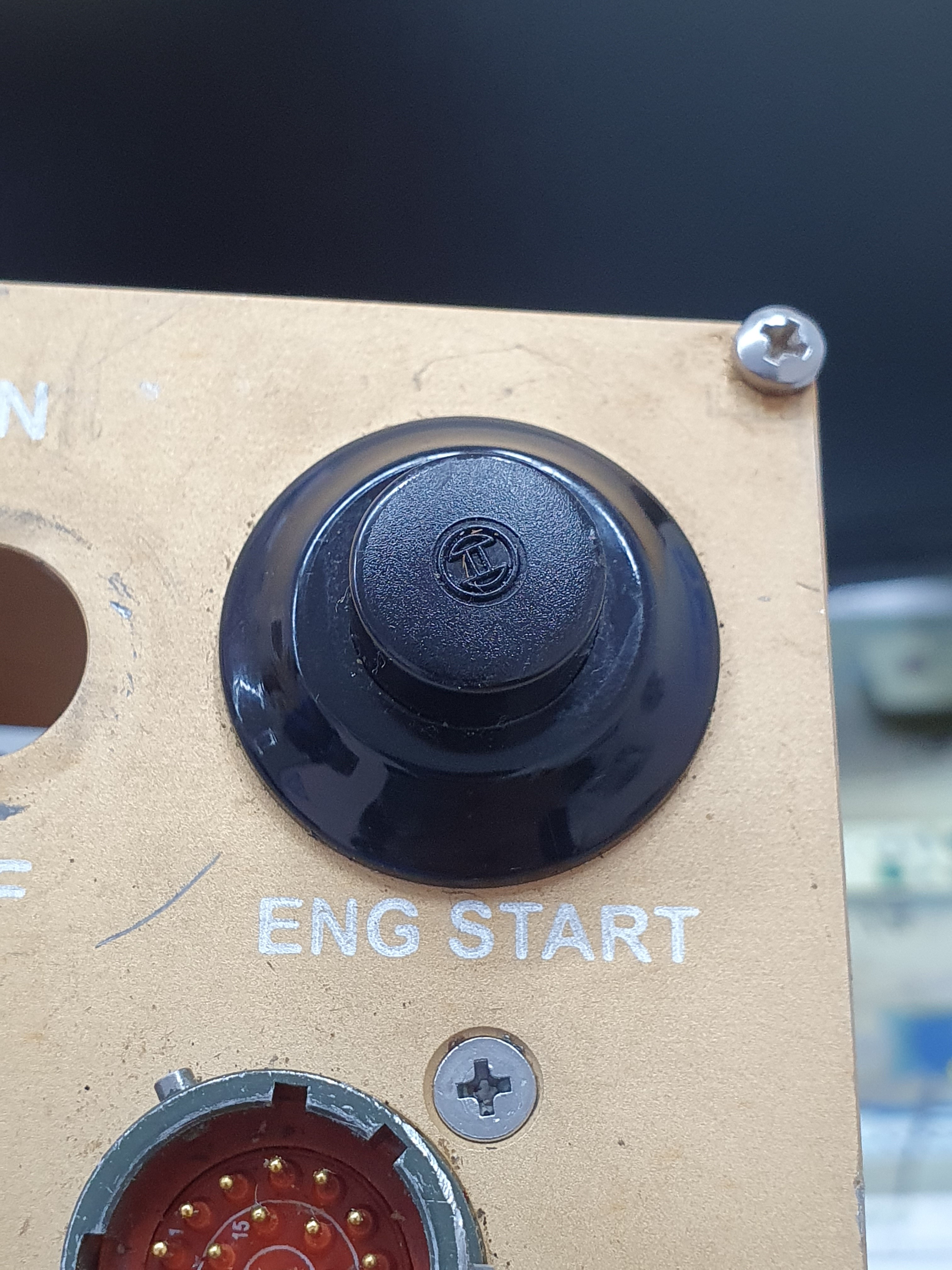 Push button switch