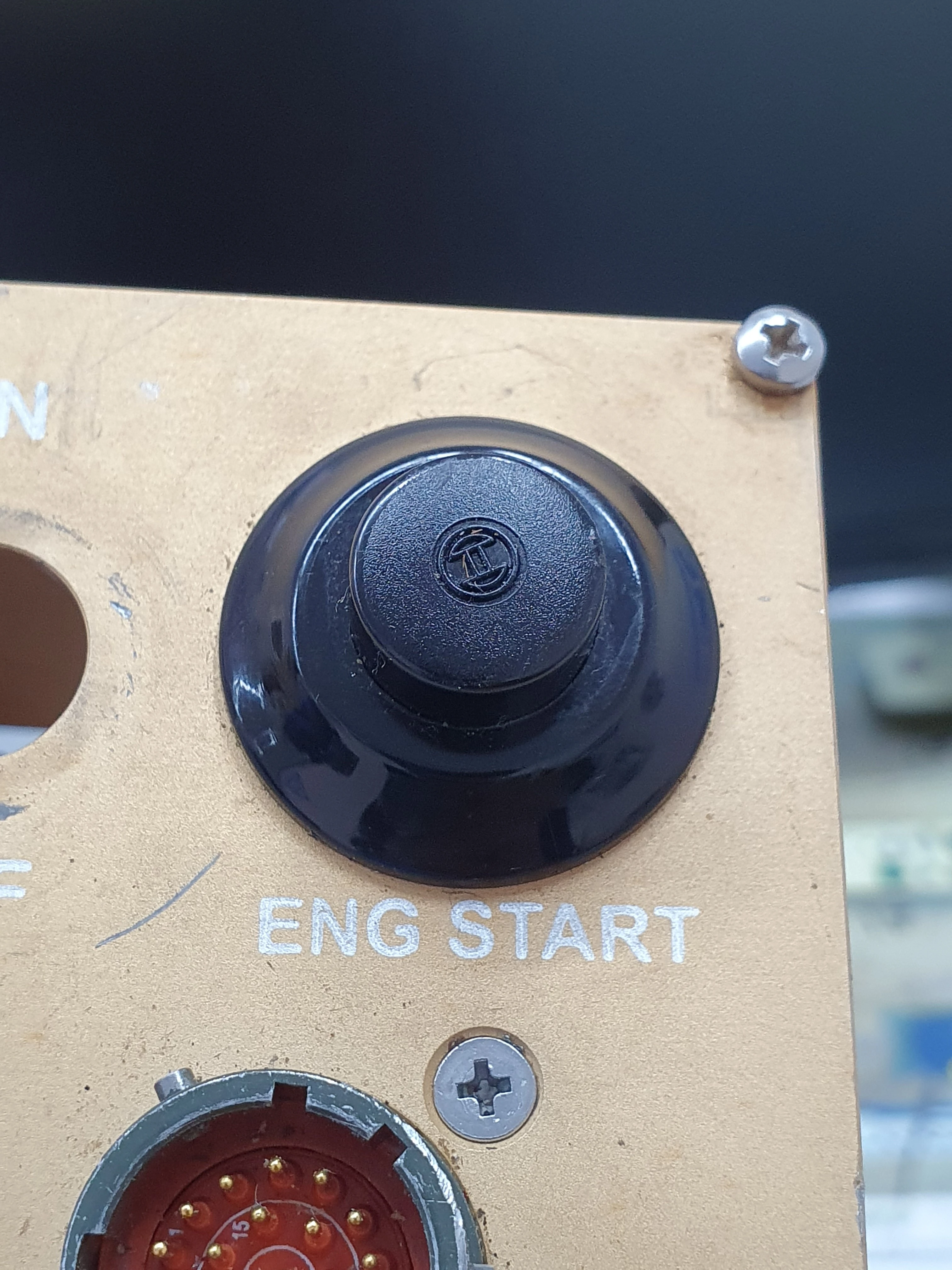 Push button switch