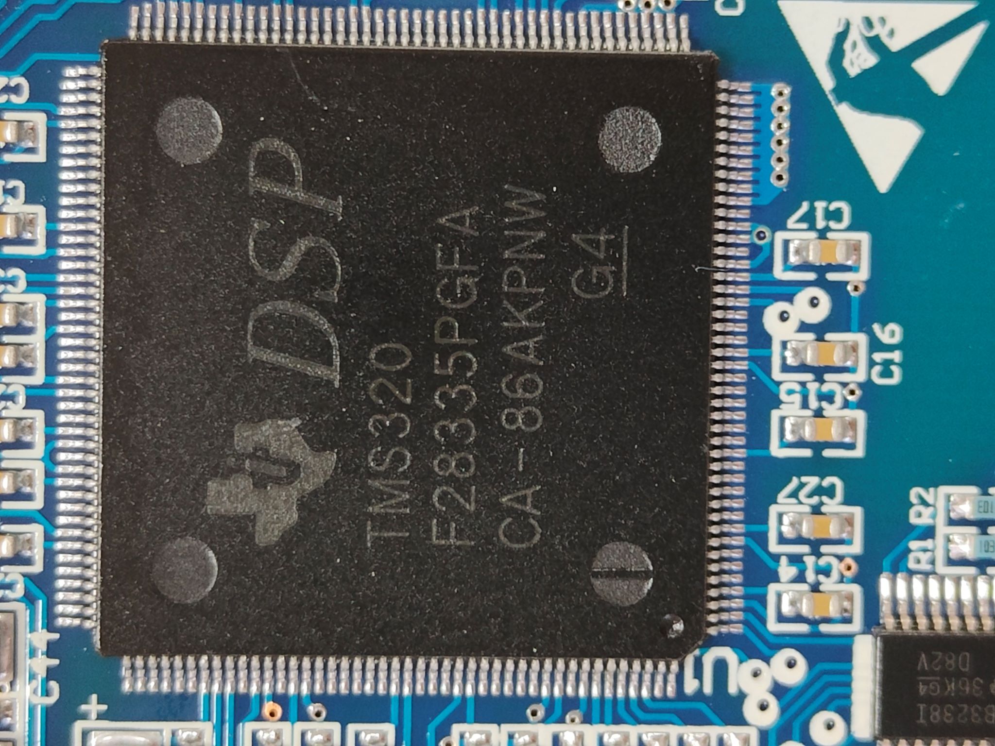 Real-time microcontroller with DSP connection manager TMS320