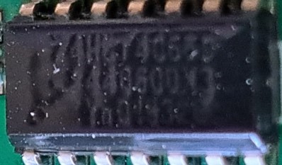 Quadruple single-pole single-pass analog switch