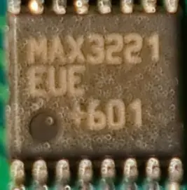 RS-232 transceiver with automatic shutdown