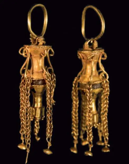 Earrings of the Sarmatian culture (Photo 256)