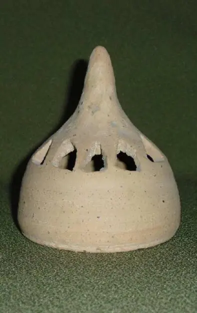 Helmet-figured censer cover