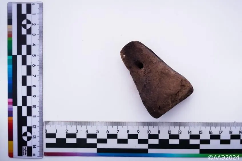 Пірамідальне грузило з коричневої глини (Фото 256)