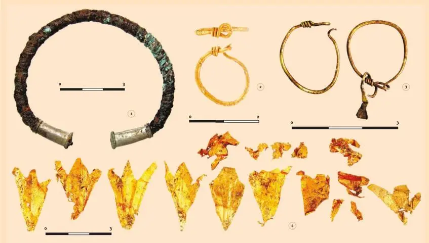 Колекція прикрас могильника браслети, сережки золота фольга