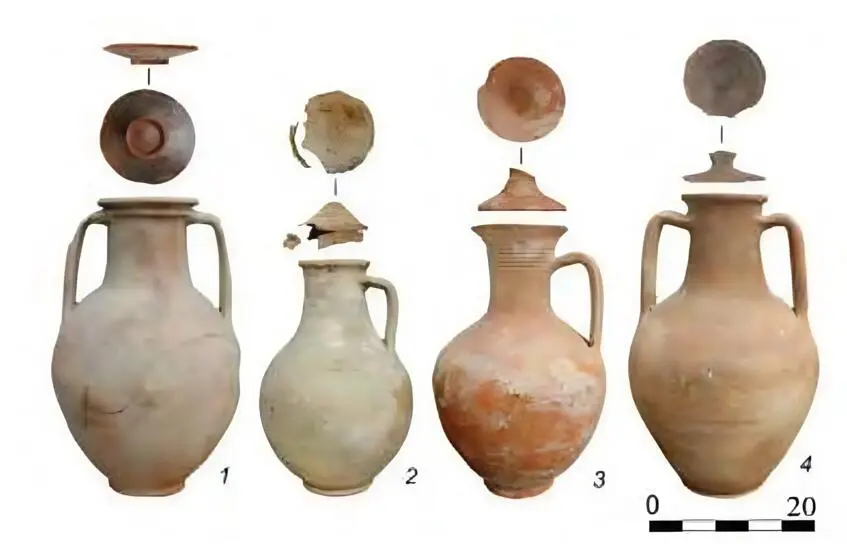 Burial urns with lids