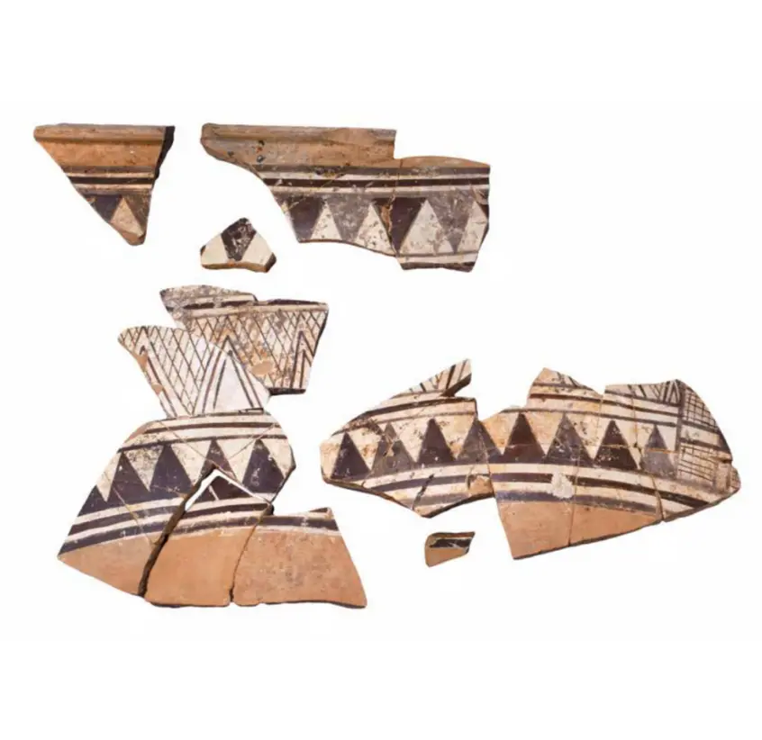 Fragments of a vessel with geometric decoration