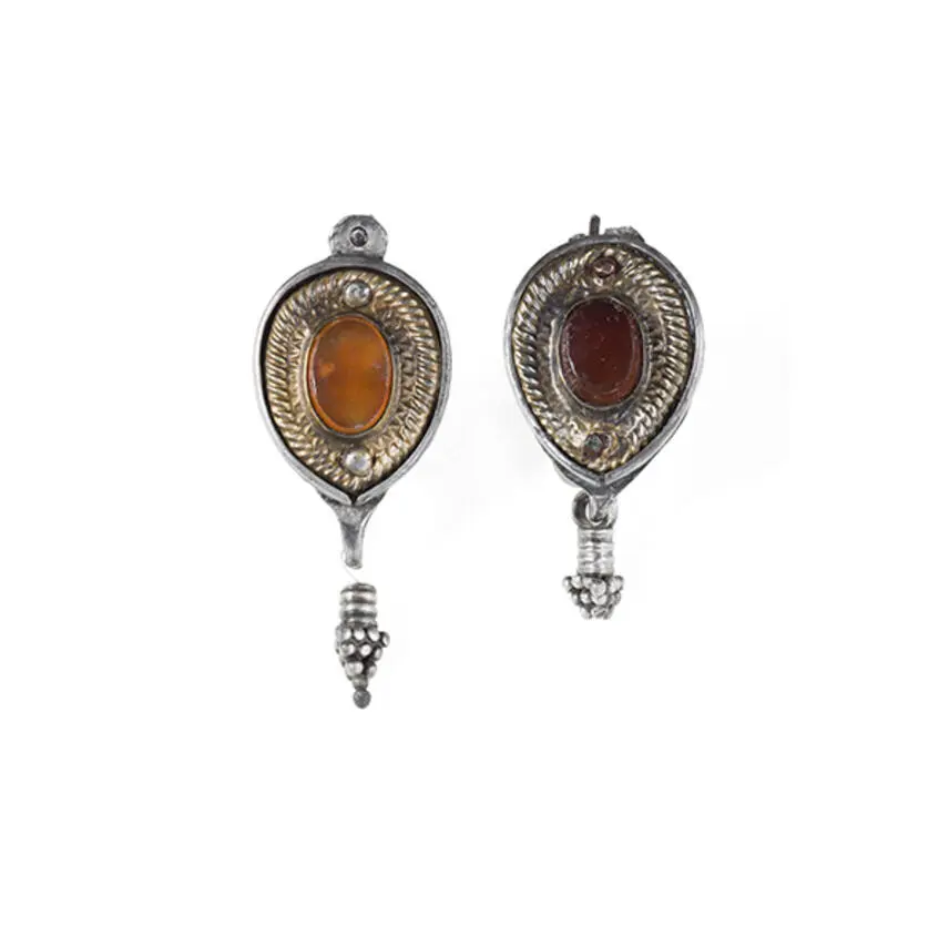 Earrings with carnelian inlay