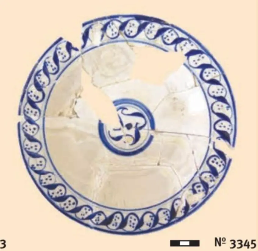 Earthenware plate (Photo 256)