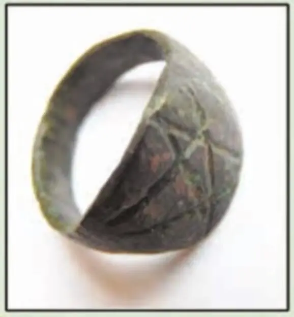 A ring with a pentagram (Photo 256)